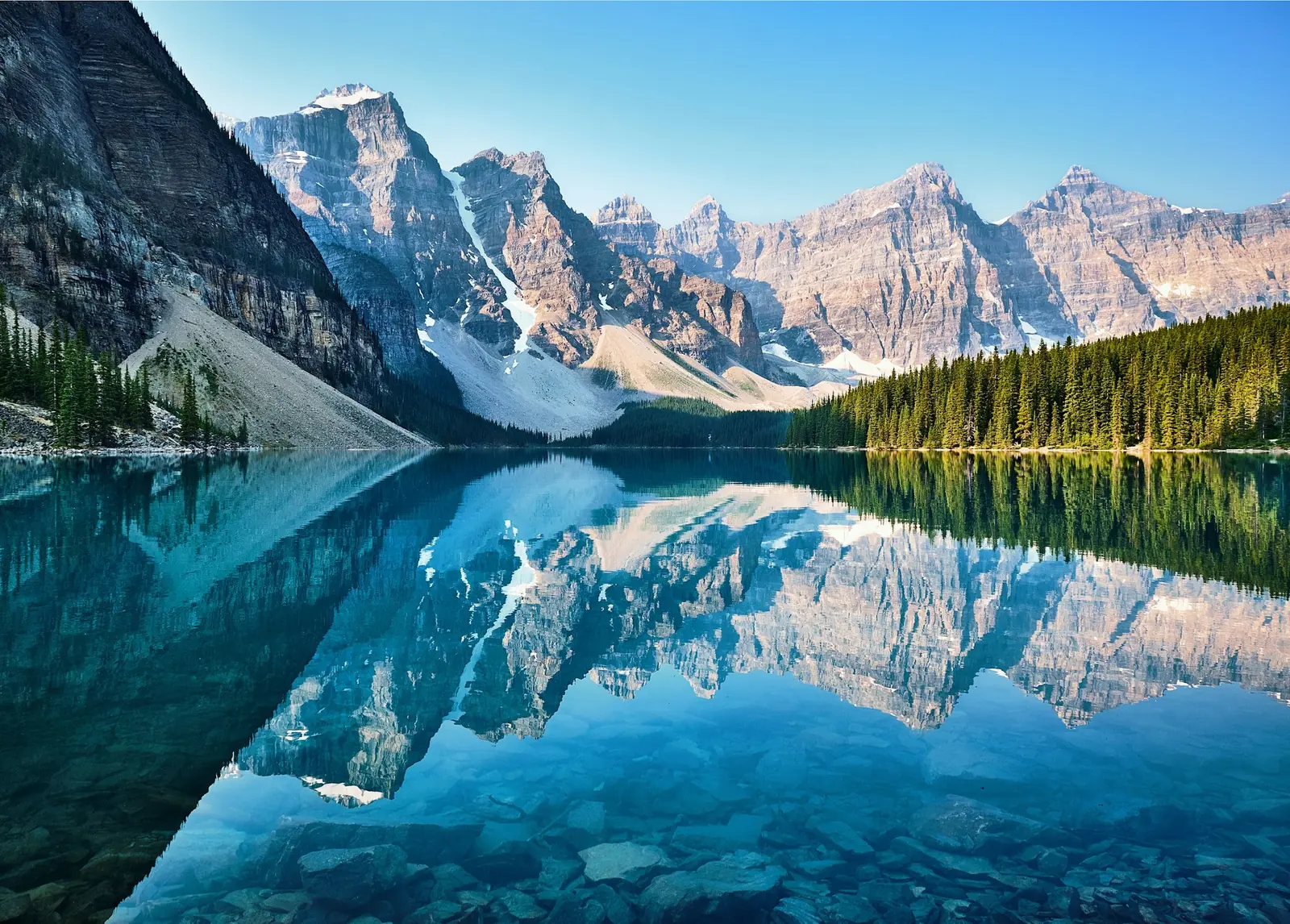 A turquoise mountain lake beneath dark peaks
